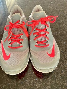 Nike Women's Gray Athletic Sneakers with Red Accents Size 7.5